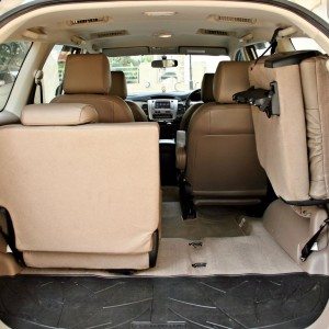 toyota Innova split rear seat