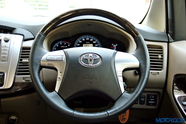 2015 toyota Innova steering wheel (36)