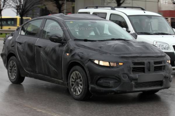 2017-Fiat-Linea-bravo-Spied-1