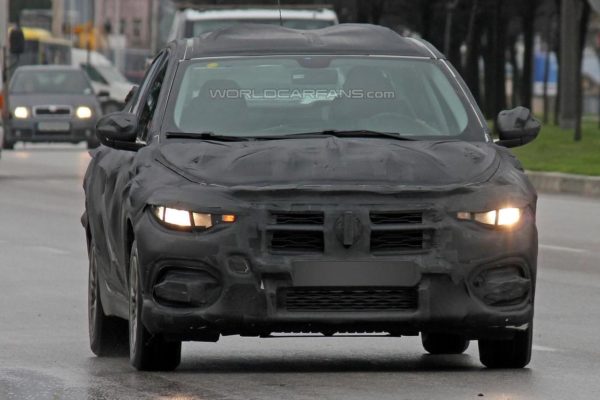 2017-Fiat-Linea-bravo-Spied-2