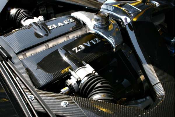 Aston Martin One-77 engine