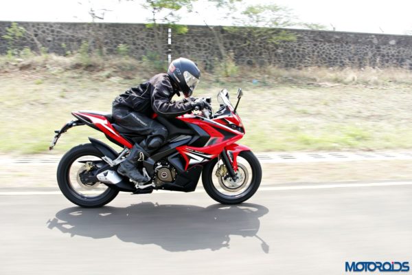 Bajaj Pulsar RS 200  side (3)