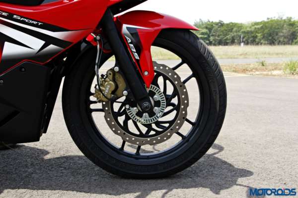 Bajaj-Pulsar-RS200-front-tyre (1)