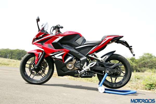 Bajaj-Pulsar-RS200-side (4)