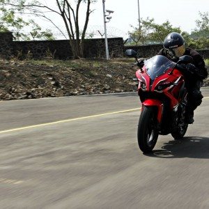 Bajaj Pulsar RS tracking front