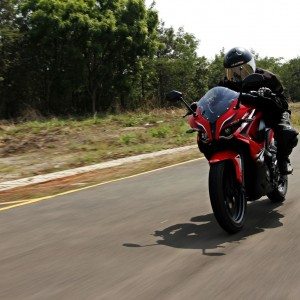 Bajaj Pulsar RS tracking front