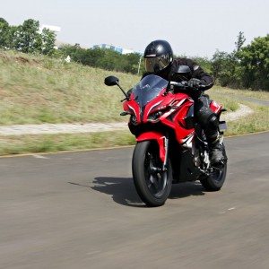 Bajaj Pulsar RS tracking front