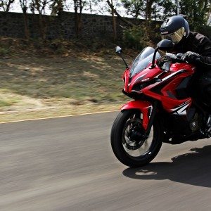 Bajaj Pulsar RS tracking front