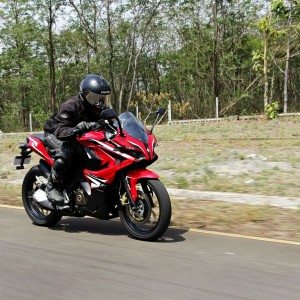 Bajaj Pulsar RS tracking left