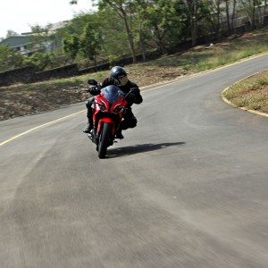 Bajaj Pulsar RS tracking left