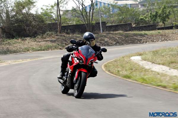 Bajaj-Pulsar-RS200-tracking-left (7)