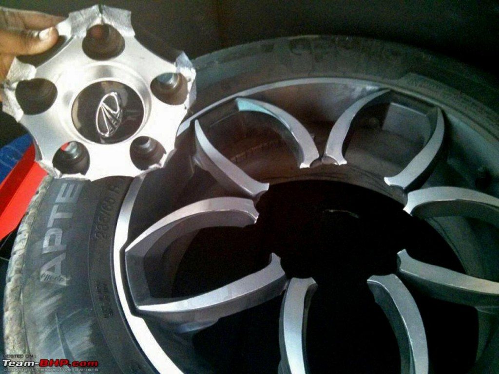 Mahindra XUV500 alloy wheel brakes (1)