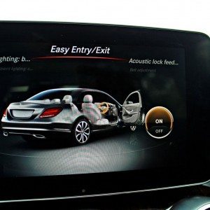 New Mercedes C Class screen