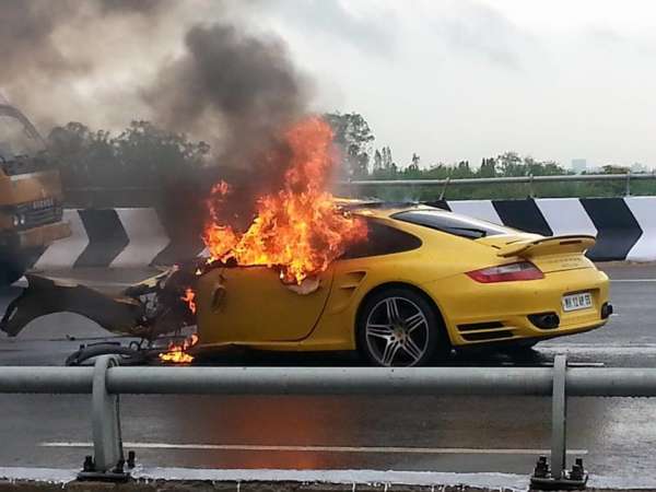 Porsche 911 Turbo Crash Hyderabad (1)