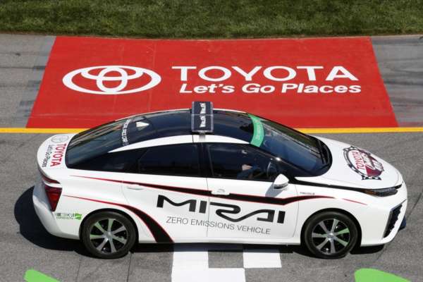 Toyota-Mirai-Pace-Car-nascar-1