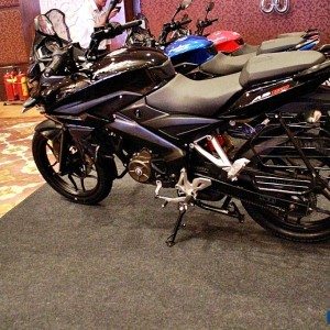 bajaj pulsar as black