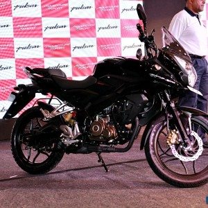 bajaj pulsar as black