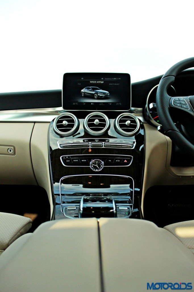 new 2015 Mercedes C Class interior (26)