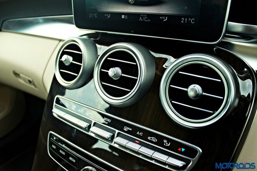 new 2015 Mercedes C Class interior (6)