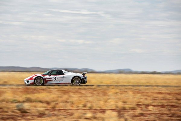 porsche-918-spyder-australian-outback-2