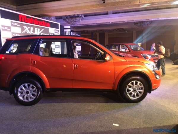 2015 Mahindra XUV500 car images (1)