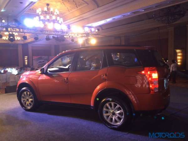 2015 Mahindra XUV500 side view