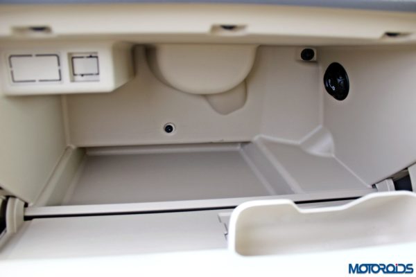 2015 Volkswagen Vento cooled glovebox(58)