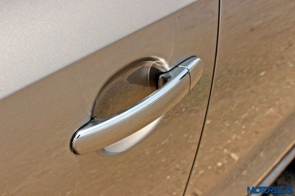 2015 Volkswagen Vento door handle(27)