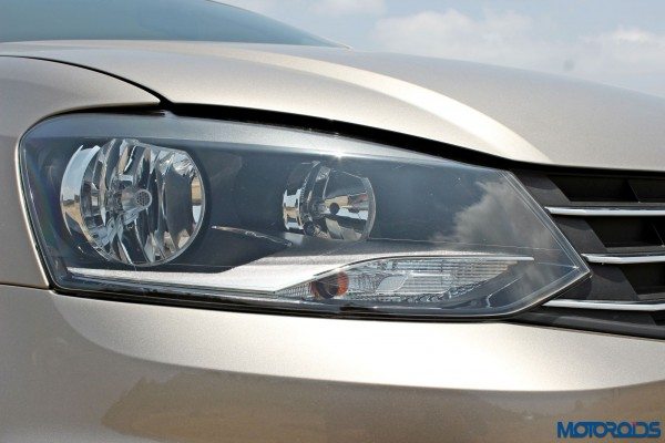 2015 Volkswagen Vento head lamps(17)