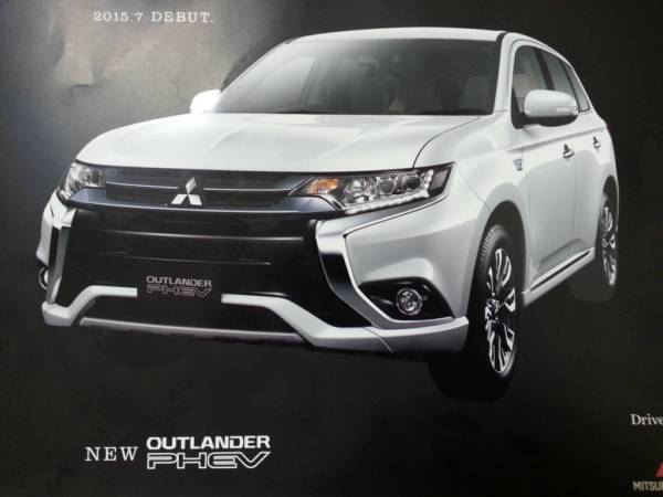 2016 Mitsubishi Outlander facelift brochure (1)