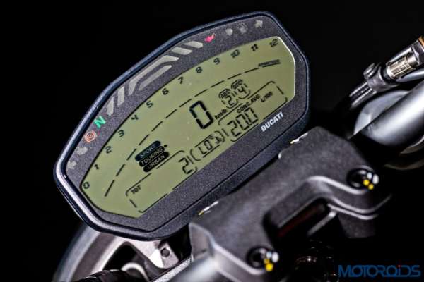 Ducati Monster 821 Review - Details - Instrument Cluster (1)