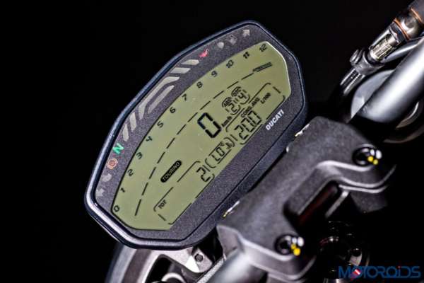 Ducati Monster 821 Review - Details - Instrument Cluster (4)