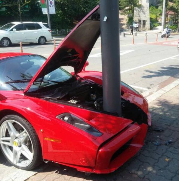 Ferrari Enzo crash in Korea