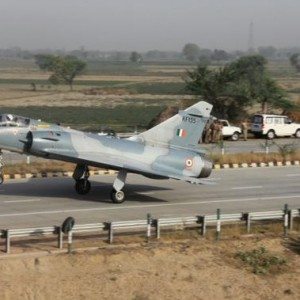 IAFs Mirage  fighter jet successfully lands on Yamuna Expressway