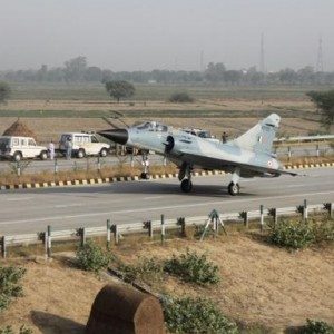 IAFs Mirage  fighter jet successfully lands on Yamuna Expressway