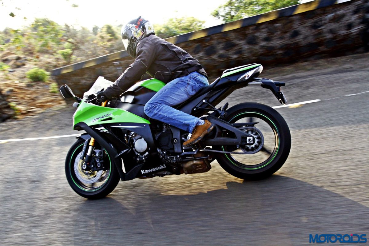 Kawasaki Ninja ZX R cornering side