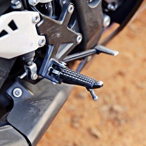 Kawasaki Ninja ZX R footpegs