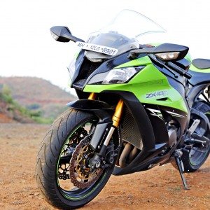 Kawasaki Ninja ZX R front