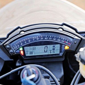 Kawasaki Ninja ZX R instruments