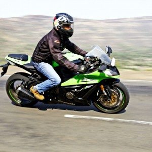 Kawasaki Ninja ZX R riding right side