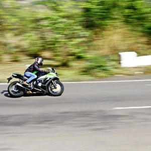 Kawasaki Ninja ZX R riding right side