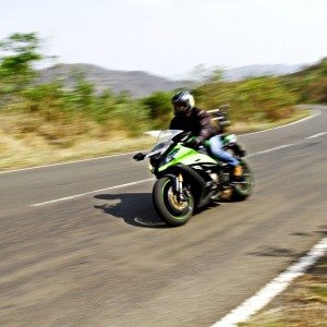 Kawasaki Ninja ZX R riding right side