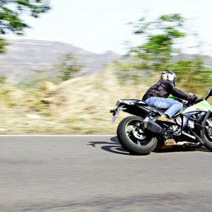 Kawasaki Ninja ZX R riding right side