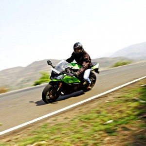 Kawasaki Ninja ZX R riding right side