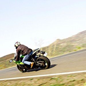 Kawasaki Ninja ZX R riding right side