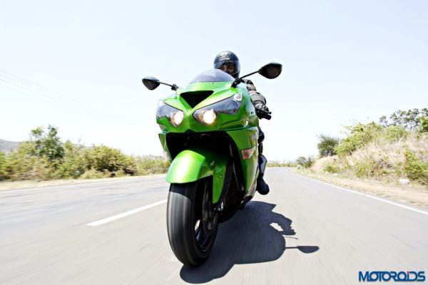 Kawasaki Ninja ZX-14r action shots(55)