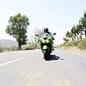 Kawasaki Ninja ZX r action shots