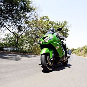 Kawasaki Ninja ZX r action shots