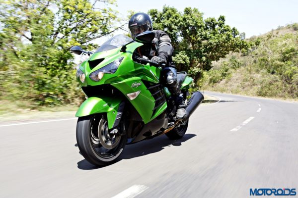 Kawasaki Ninja ZX-14r action shots(60)