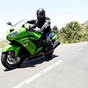 Kawasaki Ninja ZX r action shots